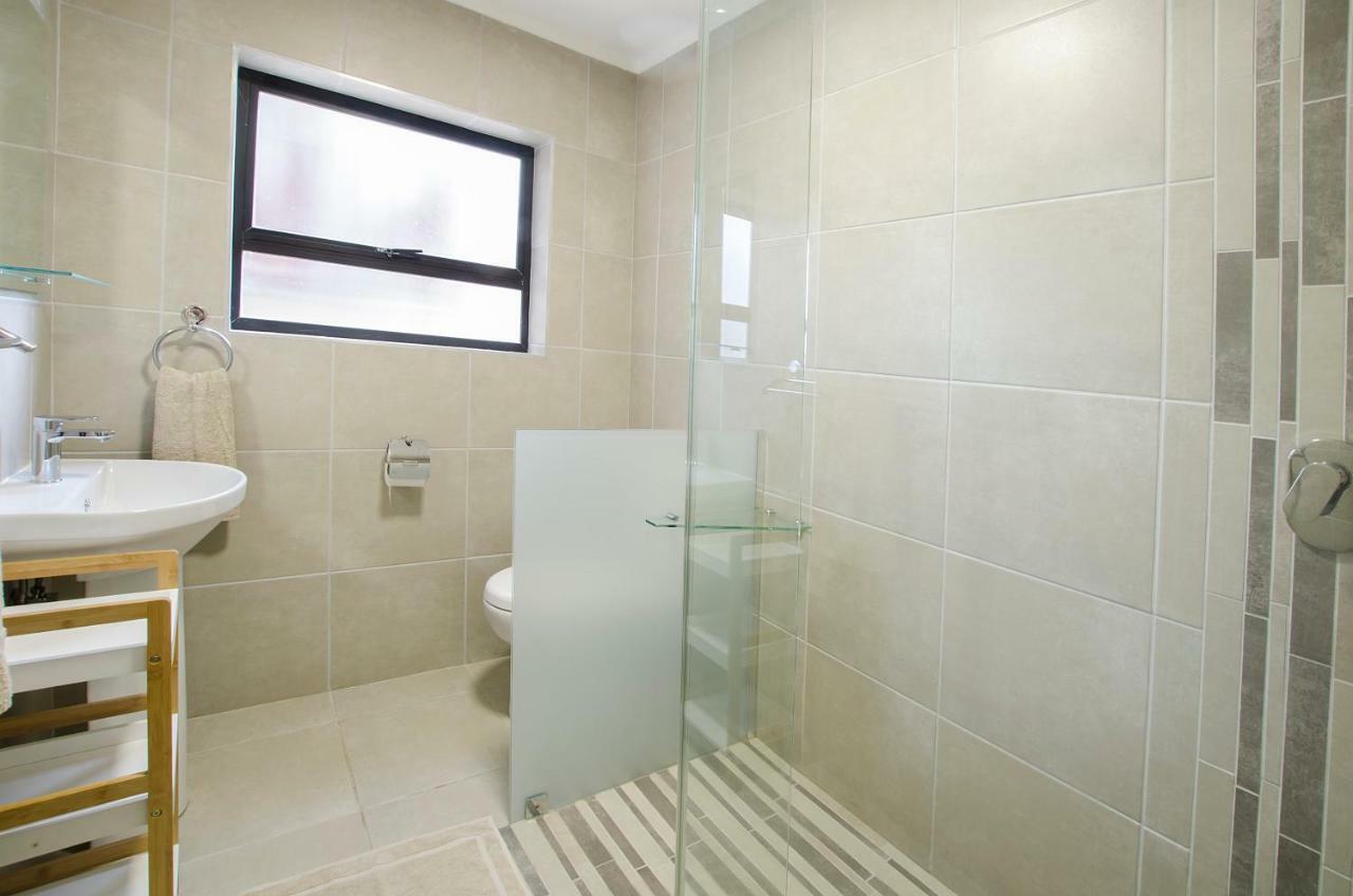 Herolds Bay Accommodation - Hiers Ons Weer Downstairs Екстериор снимка