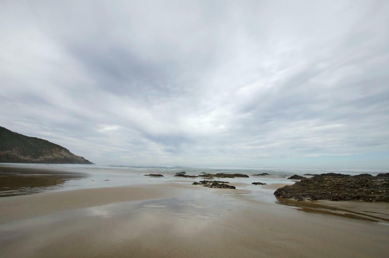 Herolds Bay Accommodation - Hiers Ons Weer Downstairs Екстериор снимка